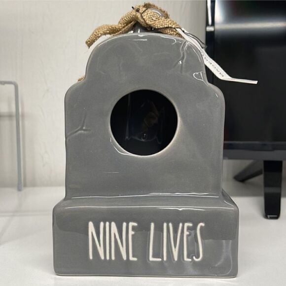 TOMBSTONE BIRDHOUSE "NINE LIVES" - RAE DUNN - Picture 4 of 4